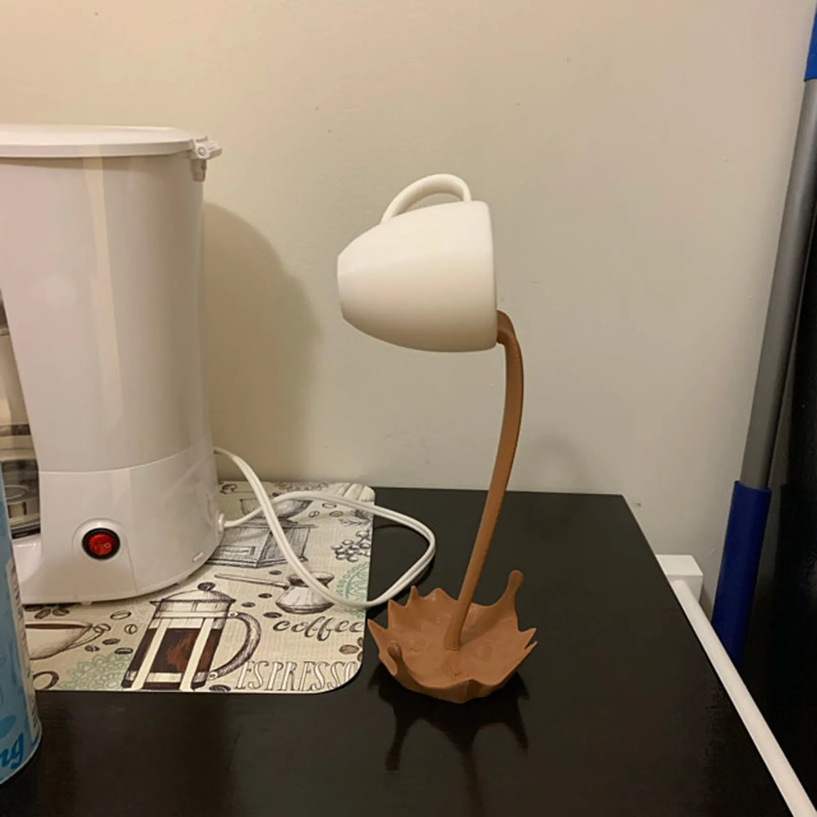 

3PC Suspended Coffee Cup Creative 3d Resin Standing Mug Home Bar Table Art Decor Ornaments 50N