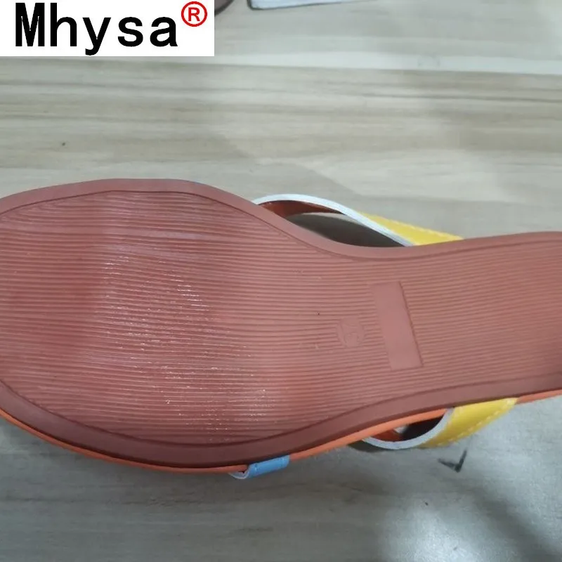 

2021 New Summer Women's Sandals Fashion Metal Decoration Women Pinch Flat Casual Slipper Outdoor Beach Flat Sandals for Woman