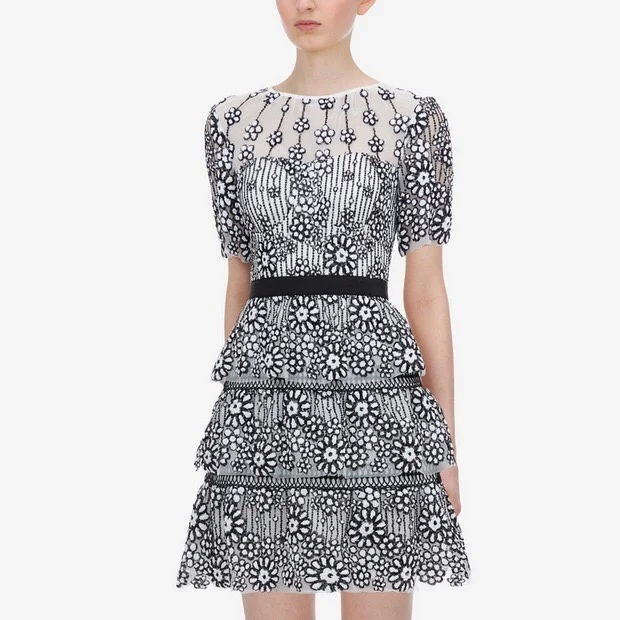 Женское платье с блестками SMTHMA белое подиумное Автопортрет вышивкой в виде