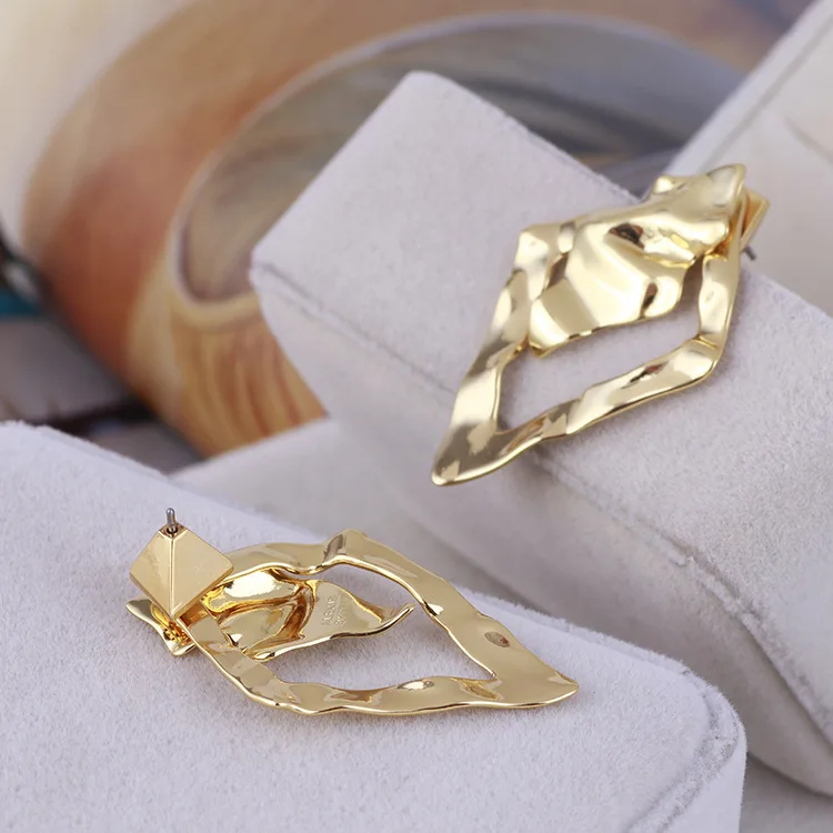 

Fashion Glossy Wave Pattern Leaf Hollow Rhombus Detachable Stud Earrings