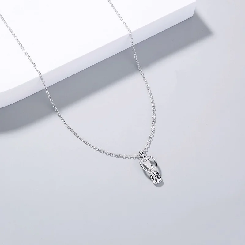 

High Quality Fashion Alloy Mother Hug Child Pendant Necklace Holiday Gift Ladies Necklace Jewelry
