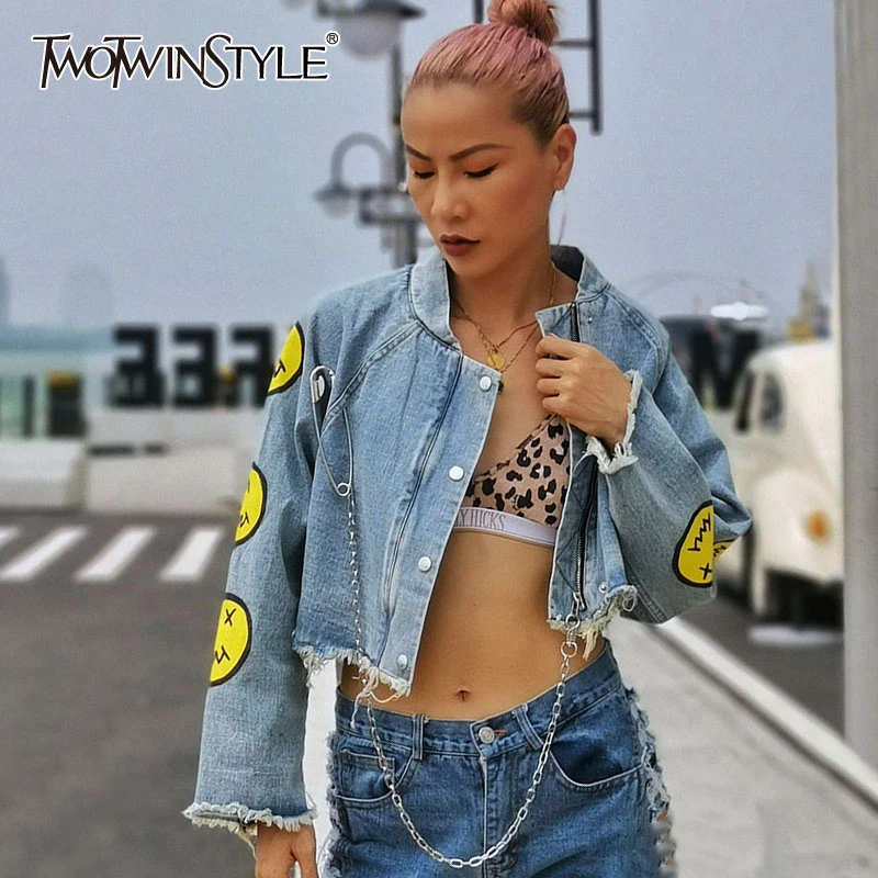 TWOTWINSTYLE осенние джинсовые куртки для женщин с рисунком из мультфильмов стоячий