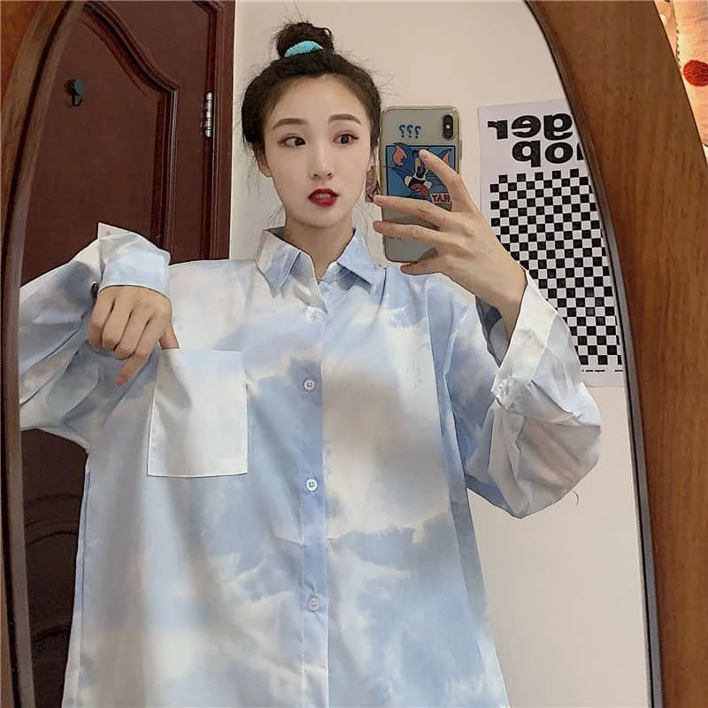 

2021 Autumn Oversized Shrit Women Blouses New Ins Salt Design Tie-dye Fresh Sky Blue Drape Long-sleeved Sunscreen Top Couple