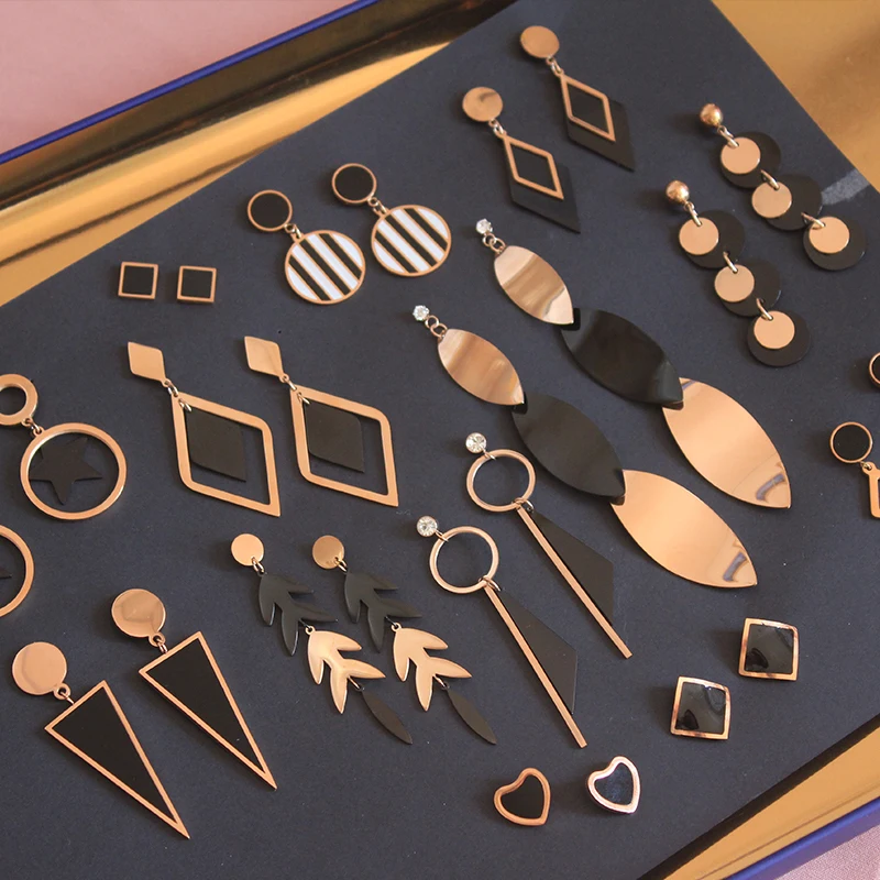 

Роскошные серьги из титановой нержавеющей стали для женщин, модные ювелирные изделия, черные и золотые висячие серьги, кисточки, круглые зв...