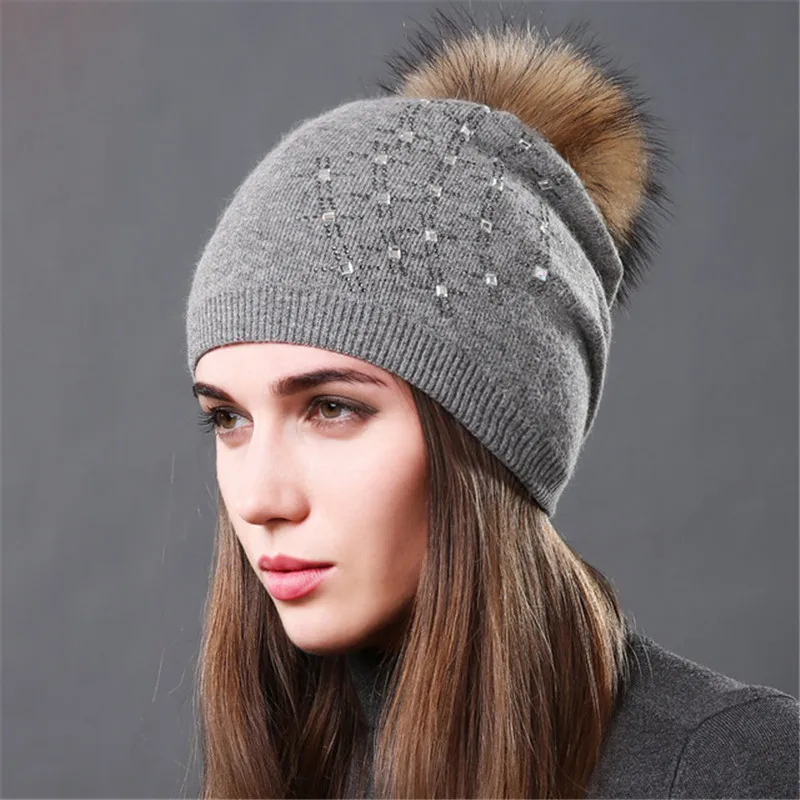 Dark Grey A Зимние женские шерстяные вязанные шапки модные Стразы Блестки кашемир громоздкая шапочка с помпон из меха енота теплые черепа - Цвет: Dark Grey A