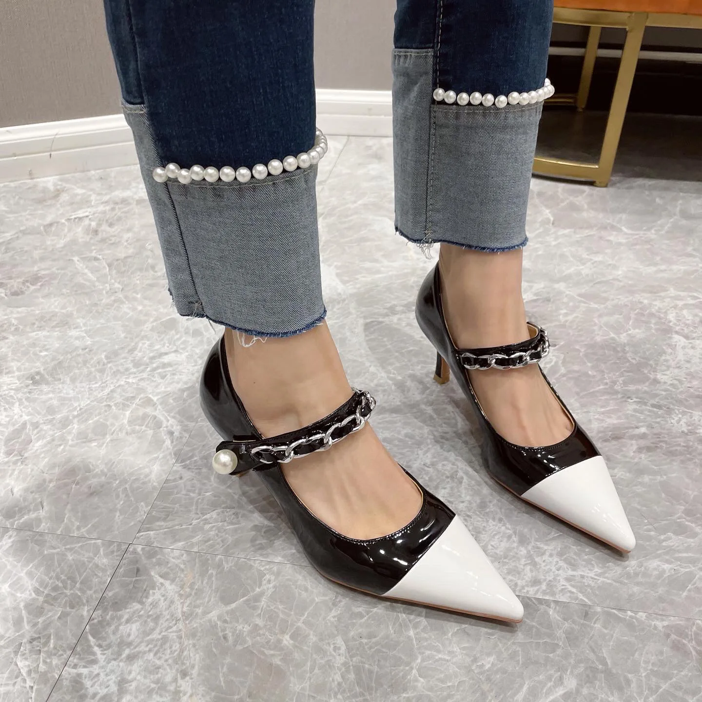 

Новинка 2022 года; Женские туфли-лодочки с леопардовым принтом; Сезон весна; Модные тонкие туфли с острым носком на высоком каблуке из лакиров...