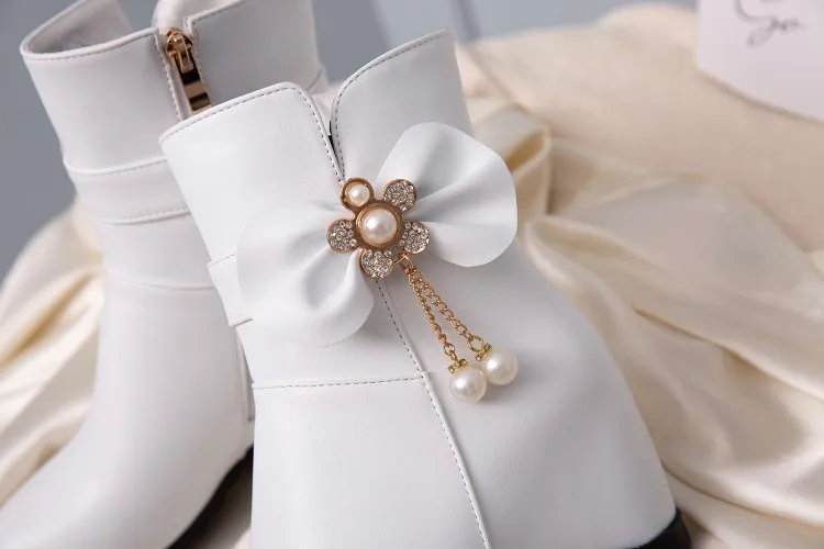 Женские свадебные сапоги PXELENA белые с жемчугом кристаллами цепочкой и бантом на