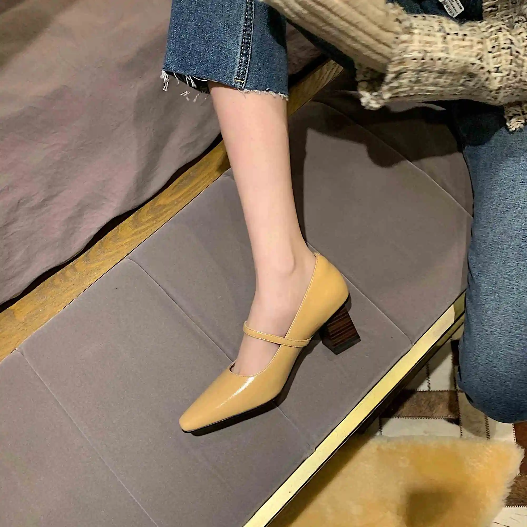 

Krazing Pot retro fashion cow split leather simple square toe thick high heel buckle straps beauty girls mature women pumps L17