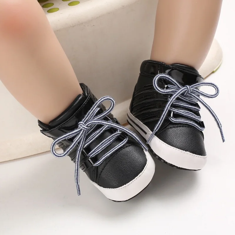 Кожаные кроссовки для мальчиков и девочек на мягкой подошве