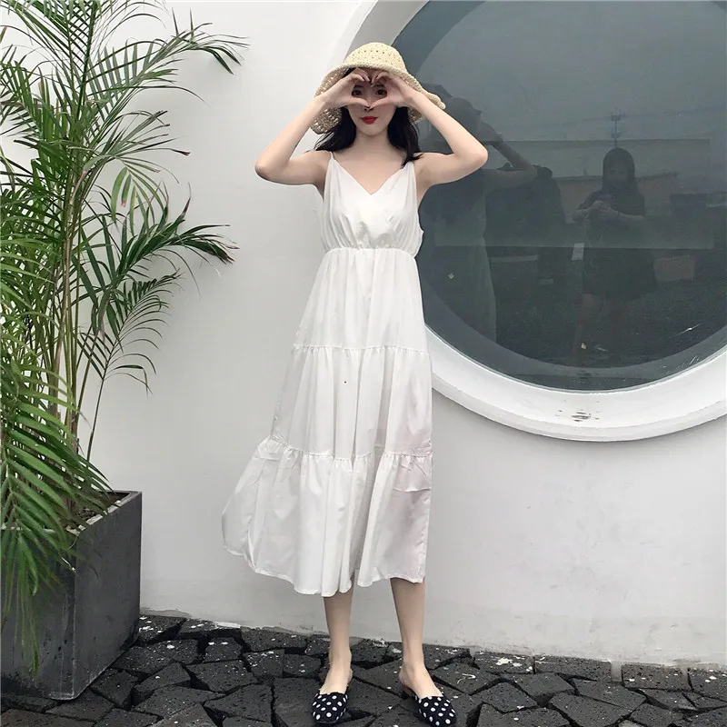 

Spring 2021 new women's dresses with waist waist and thin mid-length a-line skirt French V-neck suspender skirt trend
