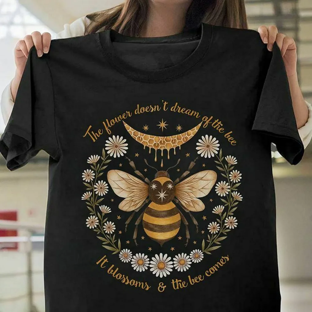 

The Flower Doesn't Dream Of The Bee Men T-Shirt S-5XL Round Neck Tops TEE Shirt