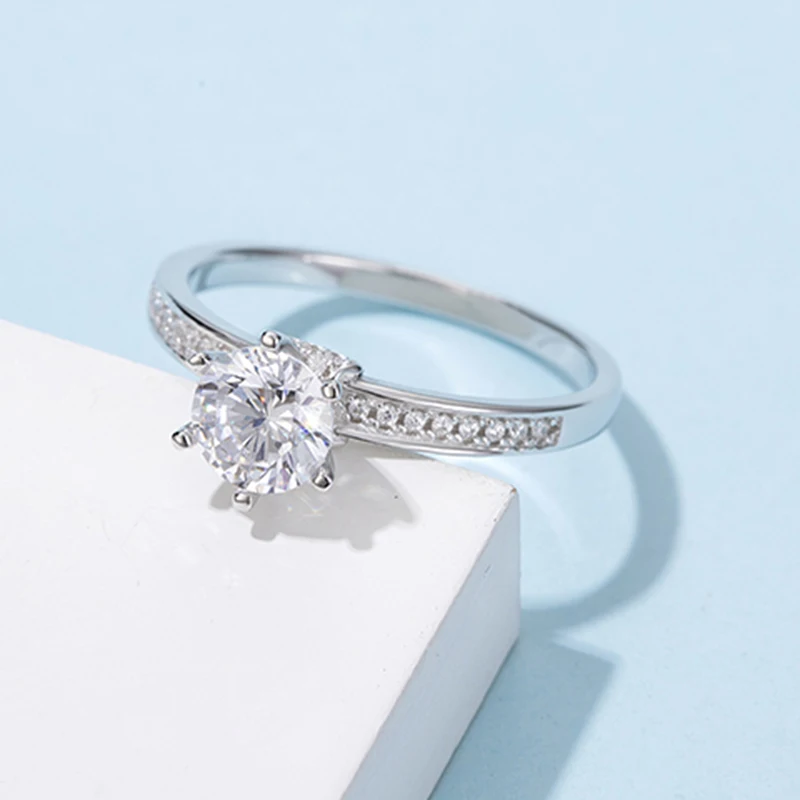 

925 Серебряное кольцо 6 когти Муассанит кольцо специальный дизайн шикарная укладка Обручение Юбилей кольцо 1ct круглый отличный крой