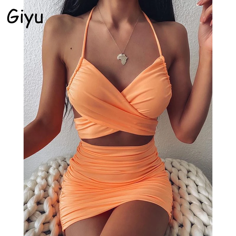 Женское платье на бретелях спагетти с открытой спиной и V образным