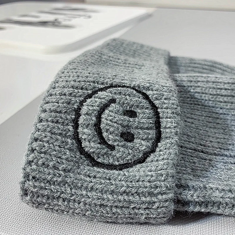 Детская шапка однотонная с вышивкой для мальчиков и девочек зимние детские