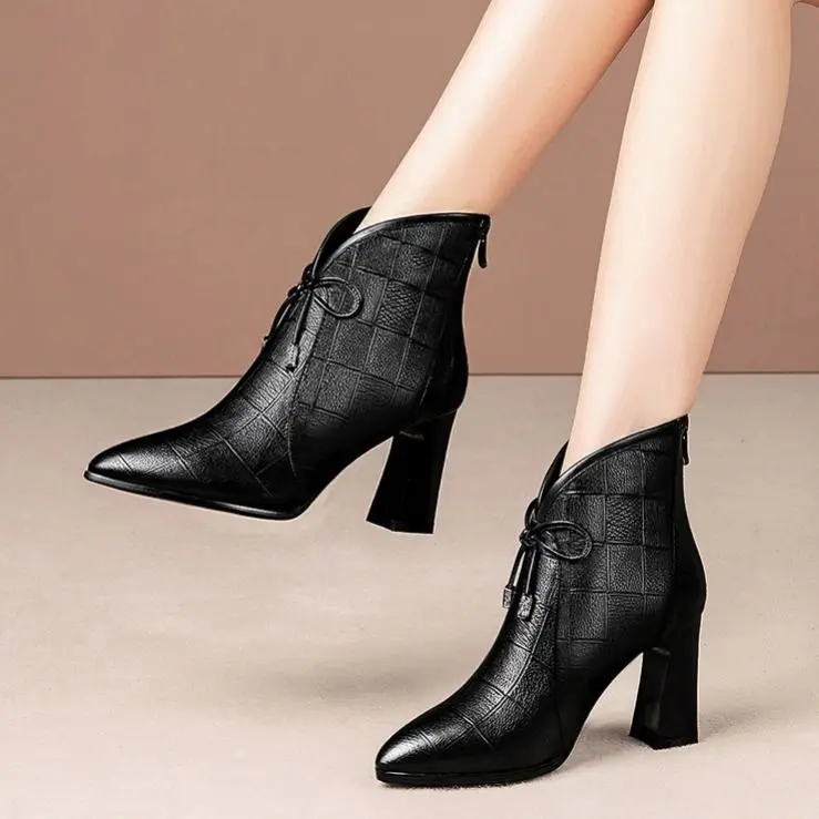 Остроносые женские ботинки на толстом каблуке осенне зимние новые ботильоны