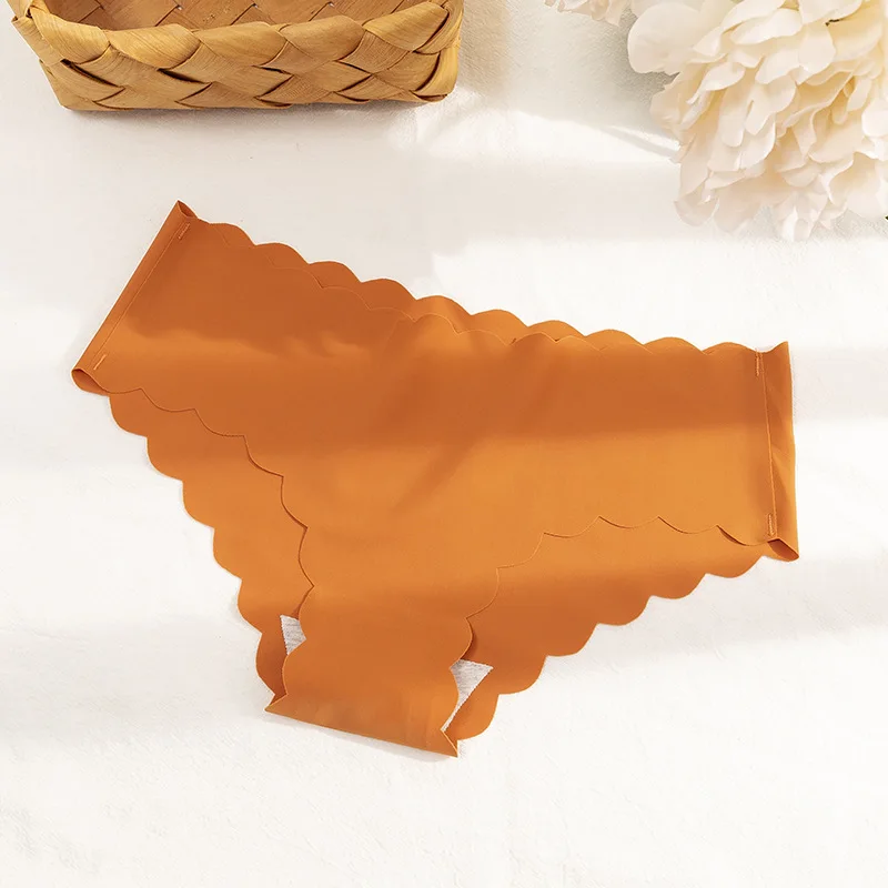 

Women's Underwear Sexy Casual Cut Ice Silk Seamless Briefs Pure Color Low Waist Breathable Panties Fashion Female's Lingerie