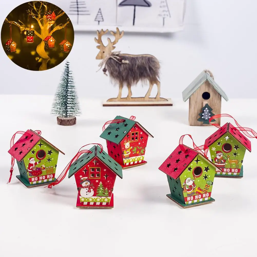 Деревянный подвесной кулон в форме домика новогодний светящийся цветной домик