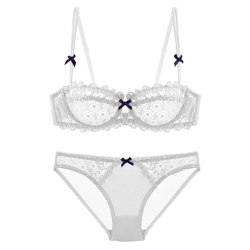 Производители продают в Европе и тонкий полупрозрачный комплект с бюстгальтером