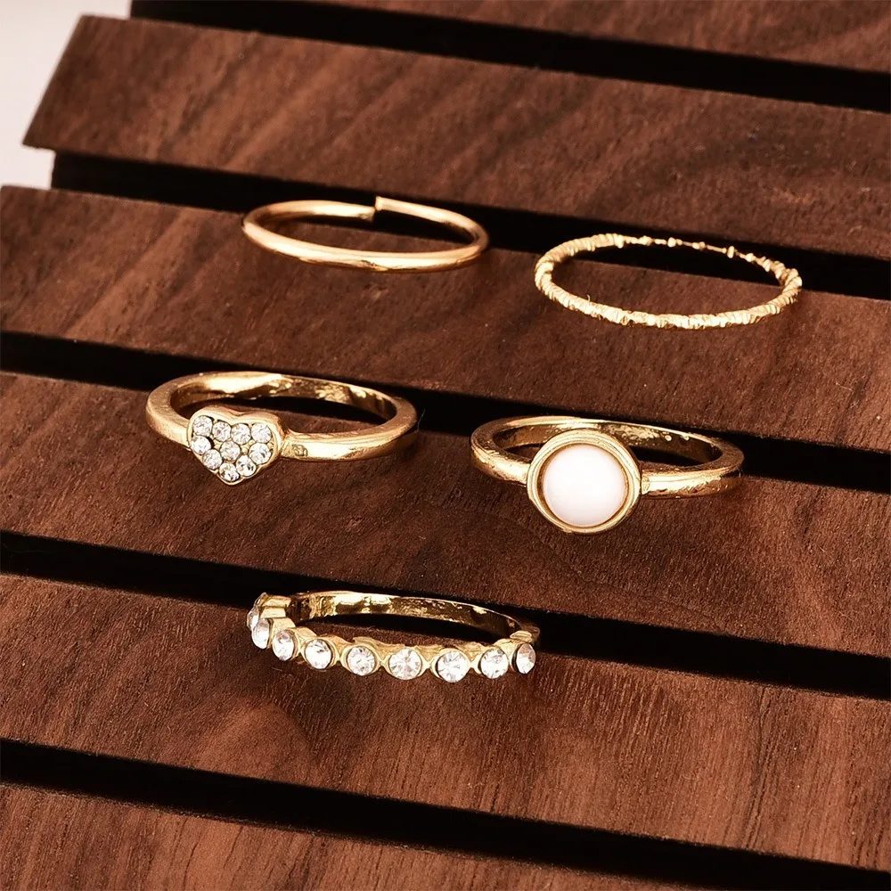 

2022 Design Flow Pearl Heart Combination Joint Ring Five Pieces Set Factory Wholesale Rhiestone Alloy Ring Set