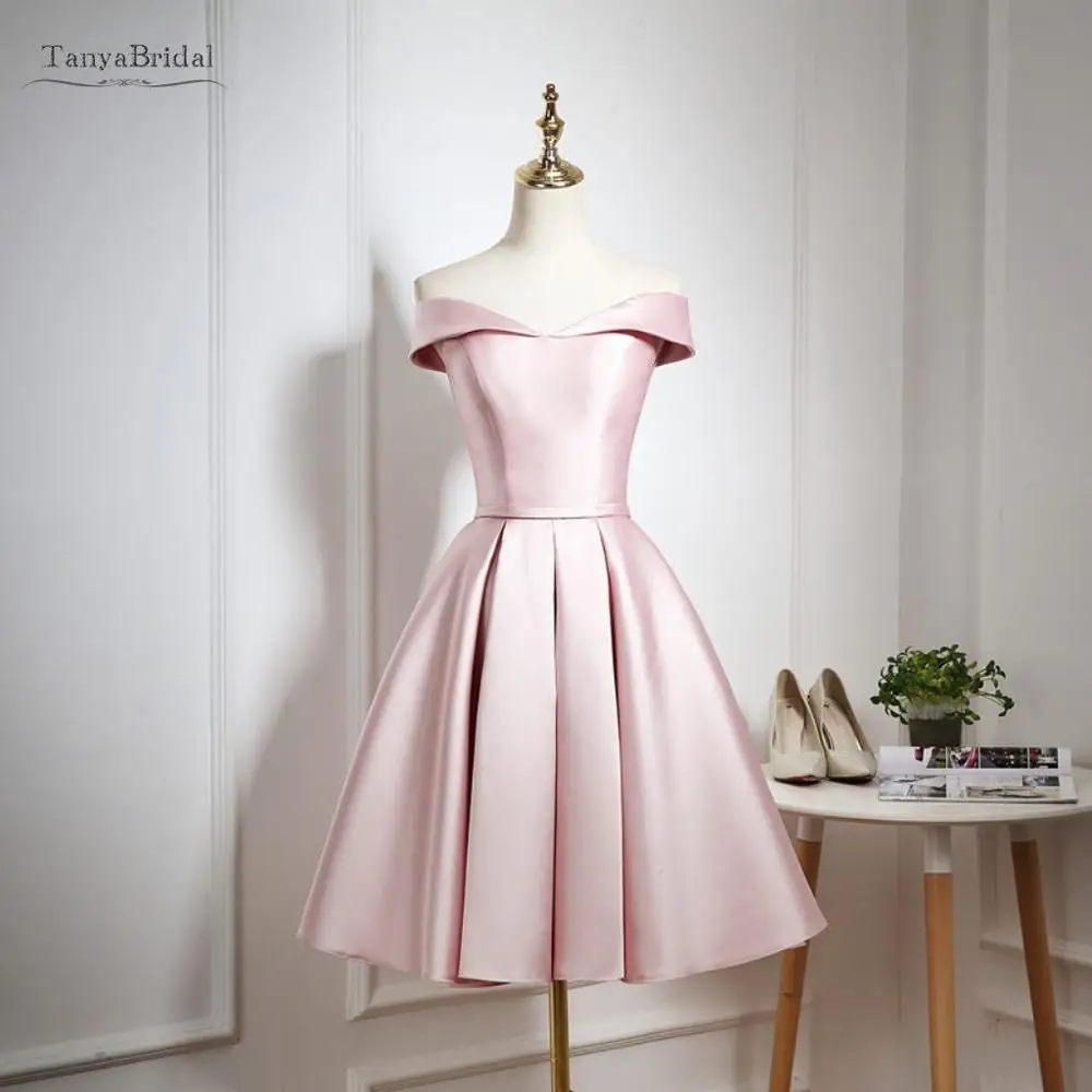 Розовые атласные платья свидетельницы трапециевидной формы на шнуровке сзади