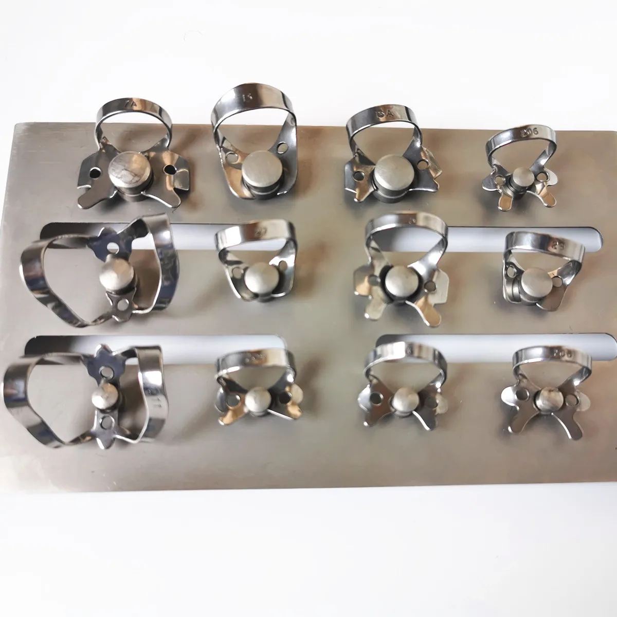 ENDODONTIC DENTAL RUBBER DAM CLAMPS HOLDING TRAY WITH 12Pcs Rubber Dam Clamps RESTORATIVE | Красота и здоровье