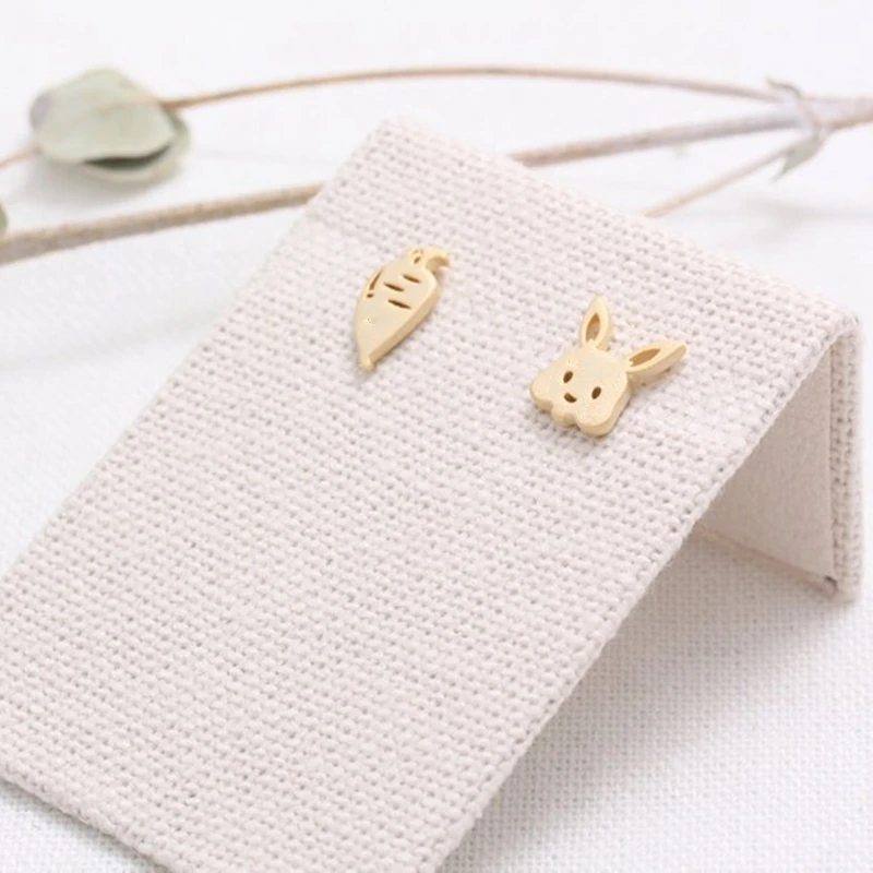 Женские серьги гвоздики с милым животным кроликом и морковкой эмалированные