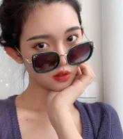 

3922 2020 hot new light Sunglasses large frame fashion glasses