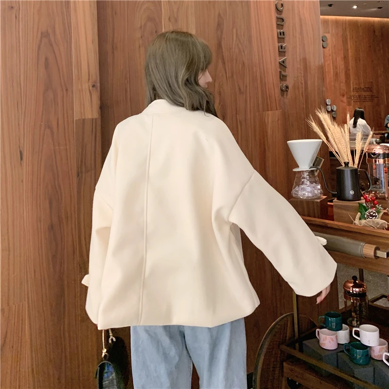 

Winter warm faux sheepskin horn buckle coat ladies 2020 new fashion coat ladies Korean loose women double-sided woolen short V-n