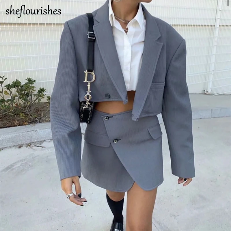 Осенний женский винтажный пиджак однотонный элегантный укороченный с длинным