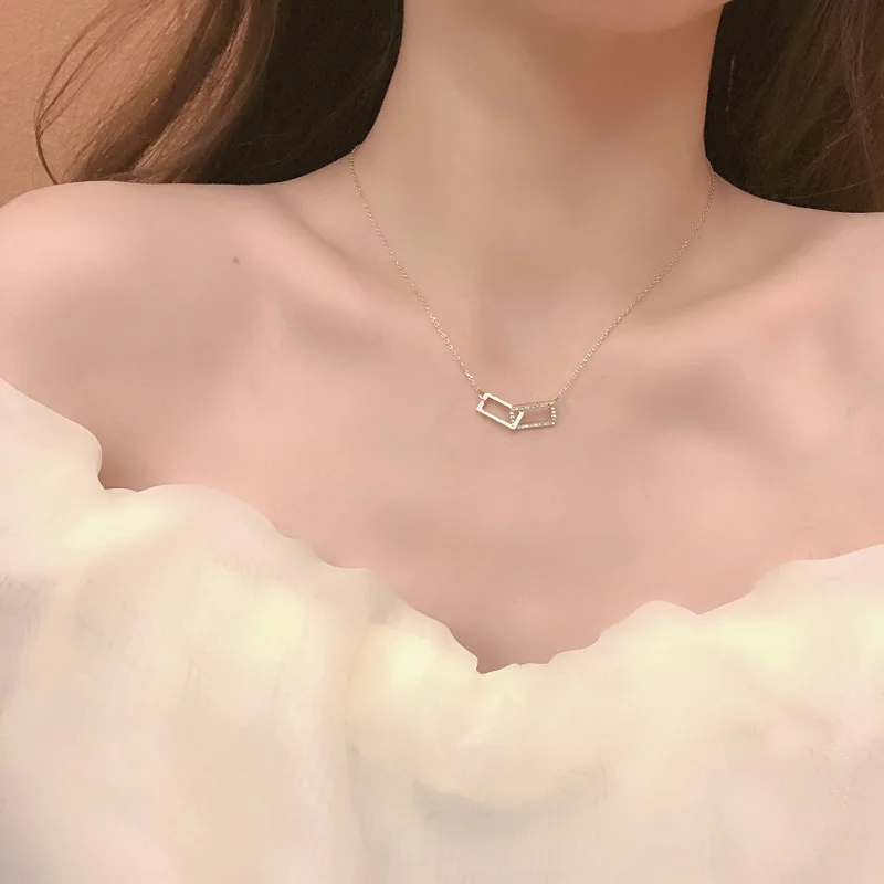 

Женское ожерелье с подвеской в готическом стиле