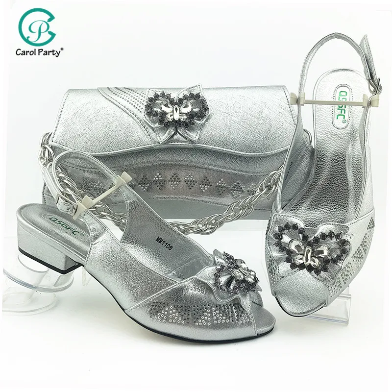 Новейший Высококачественный комплект из обуви и сумки серебристого цвета в