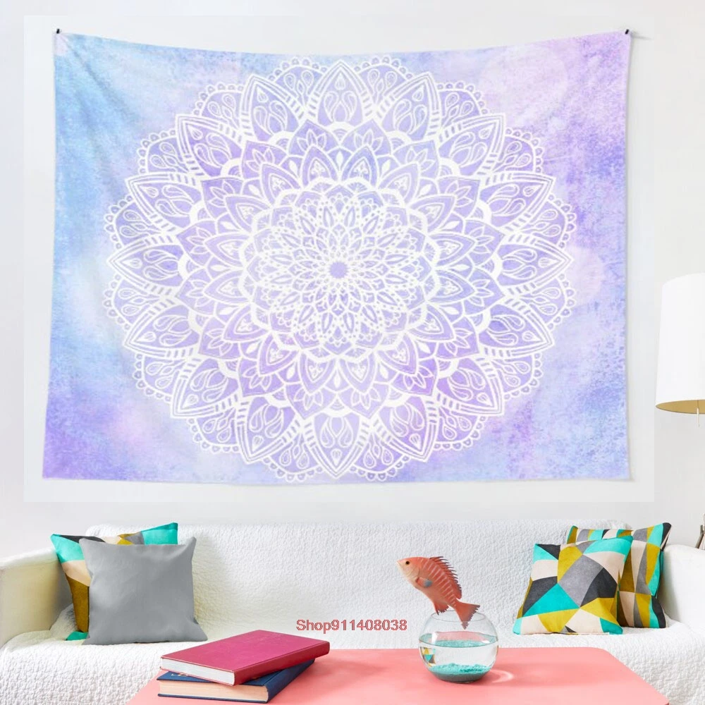 Белая Мандала на пастельных фиолетовых и синих текстурах фоновый гобелен