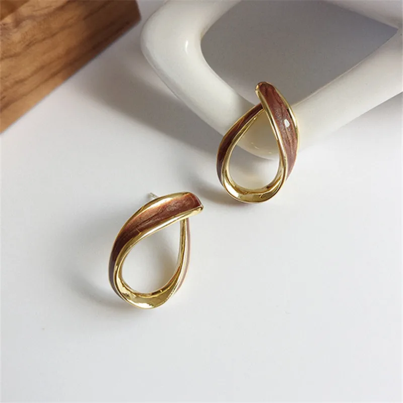 

2019 white geometric metal deformation irregular hollow surrounding simple enamel earrings girl party gift Jewelry earring