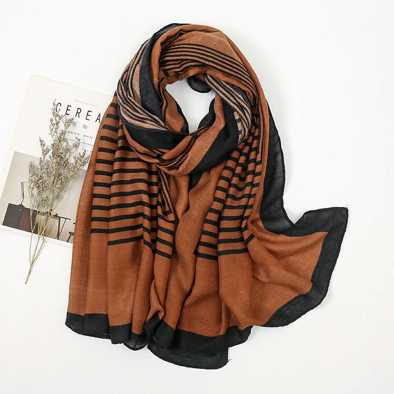 Шарф женский весенний в полоску черно-белый 2021 х85 см