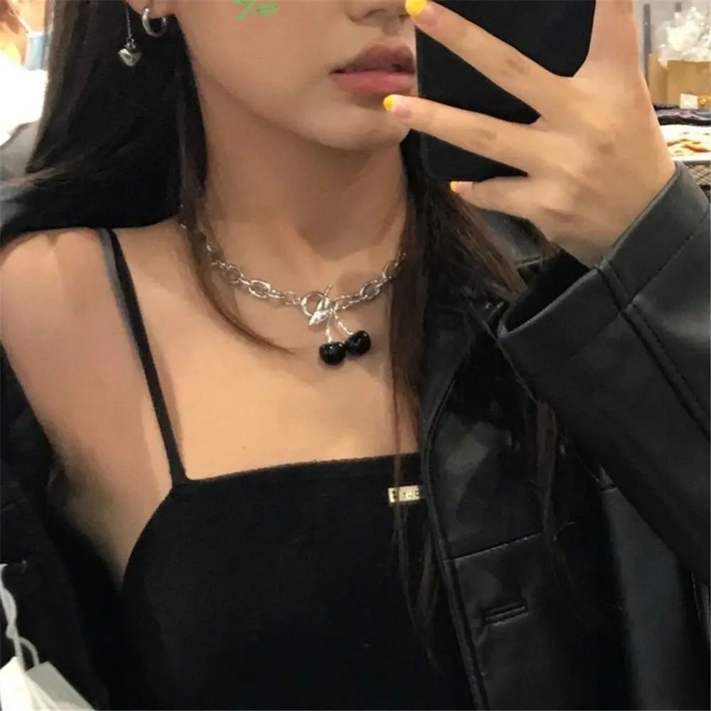 

2020 New Vintage Punk Black Cherry Pendant Necklaces Chokers Metal Clavicle Thick Chain Necklace for Women Girls Party Jewelry