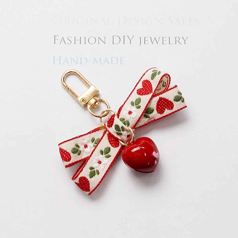 Cute Japansese phone Wrist Strap Lanyards for iPhone Samsung Strawberry Heart Bell Decor Mobile Phone Strap Rope Phone Charm