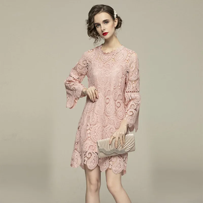 Роскошное женское весеннее шикарное кружевное платье с расклешенными рукавами