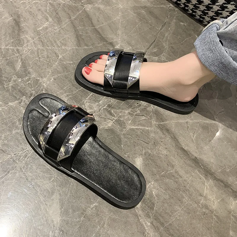 

Shoes Slippers Women Summer Low Platform Pantofle Slides Rivet Fashion Soft Flat 2021 Luxury Metal Decoration Bonded Leather PU