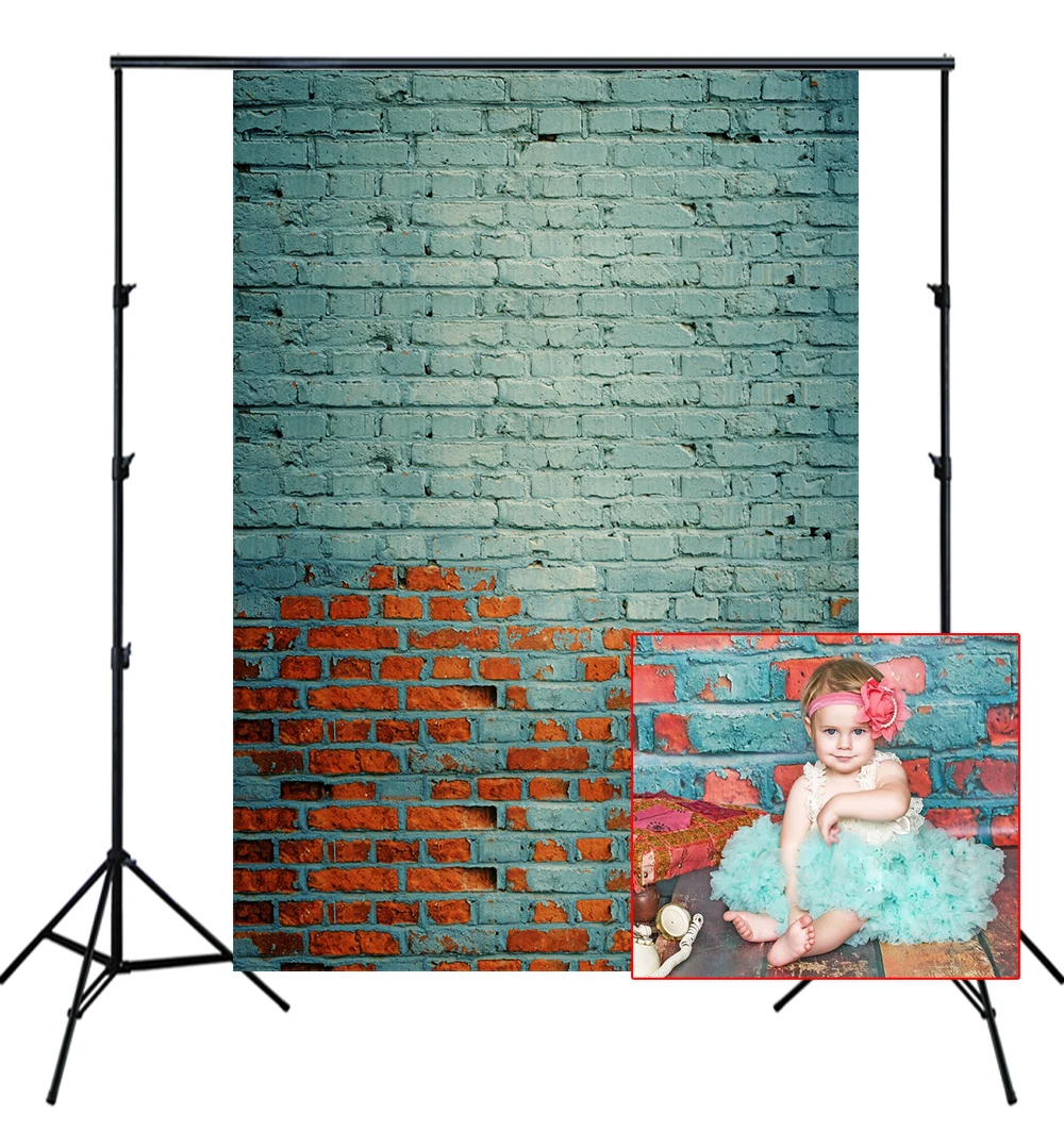 Красный синий кирпичная стена фон новорожденный ребенок день рождения портрет