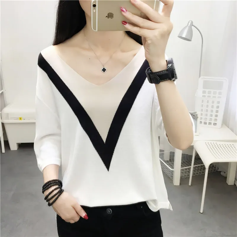 

Женский тонкий трикотажный топ с коротким рукавом и V-образным вырезом