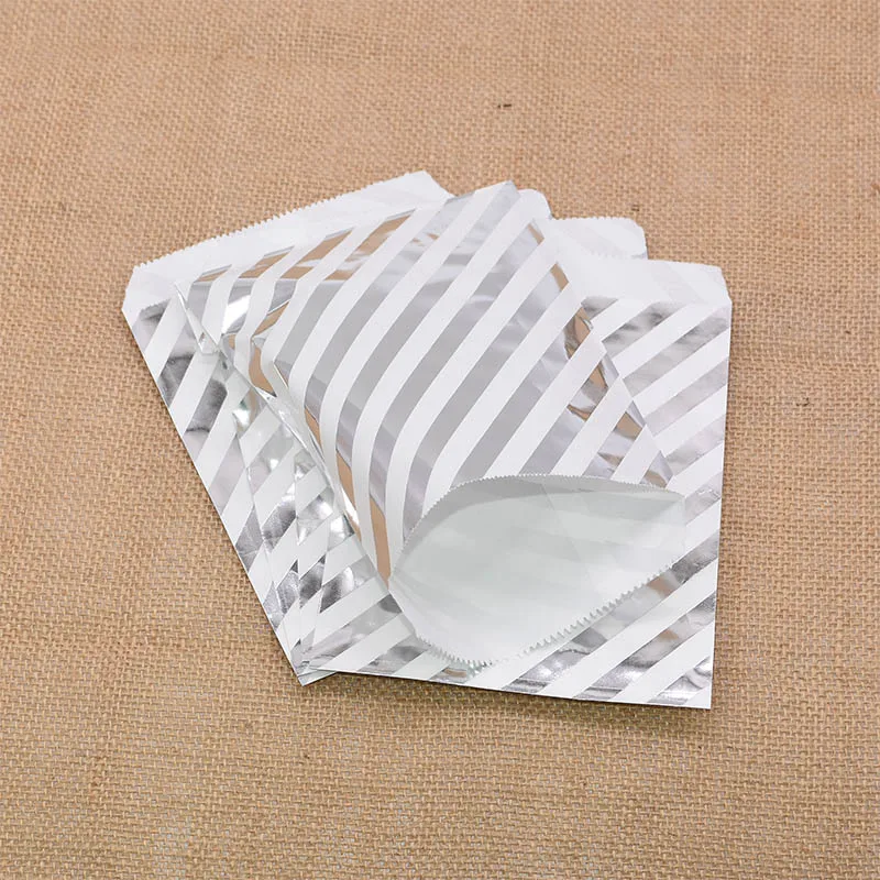 25pcs silver Twill 25pcs Kraft Paper Bags Treat Candy Bag Chevron Polka Dot Bags for Wedding Birthday Xmas New Year Party Favors Supplies Gift Bags - Цвет: 25pcs silver Twill