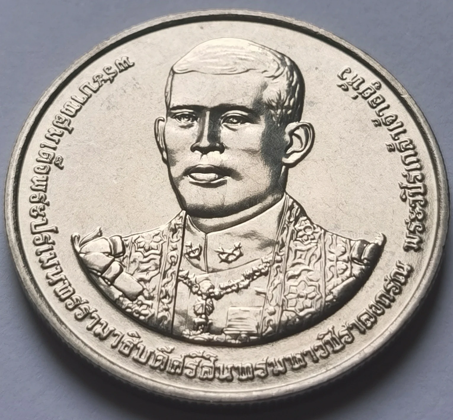 Памятная монета из Таиланда 2019 20 батов король рама х восходящий на престол