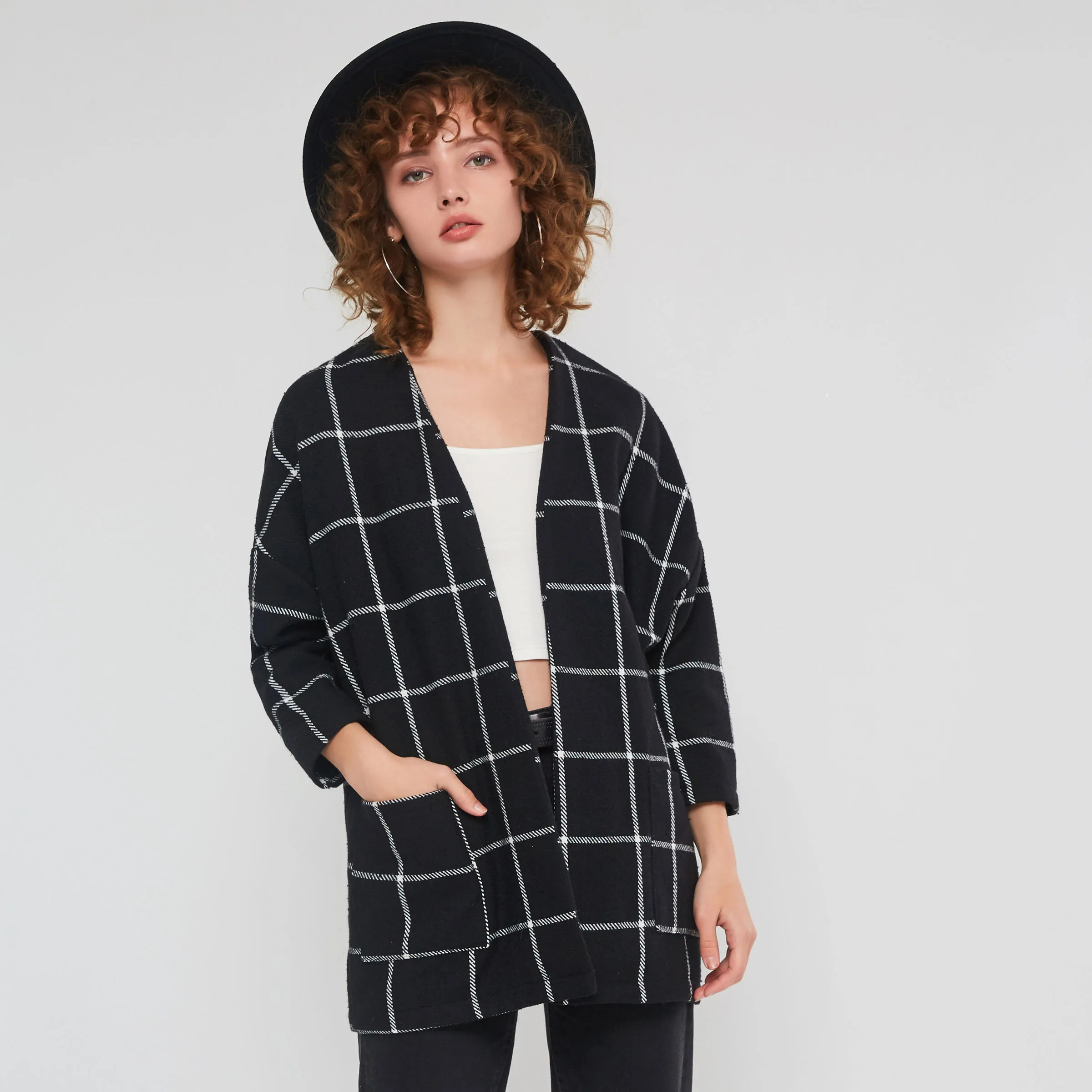 Женское повседневное шерстяное пальто черное свободное клетчатое в стиле