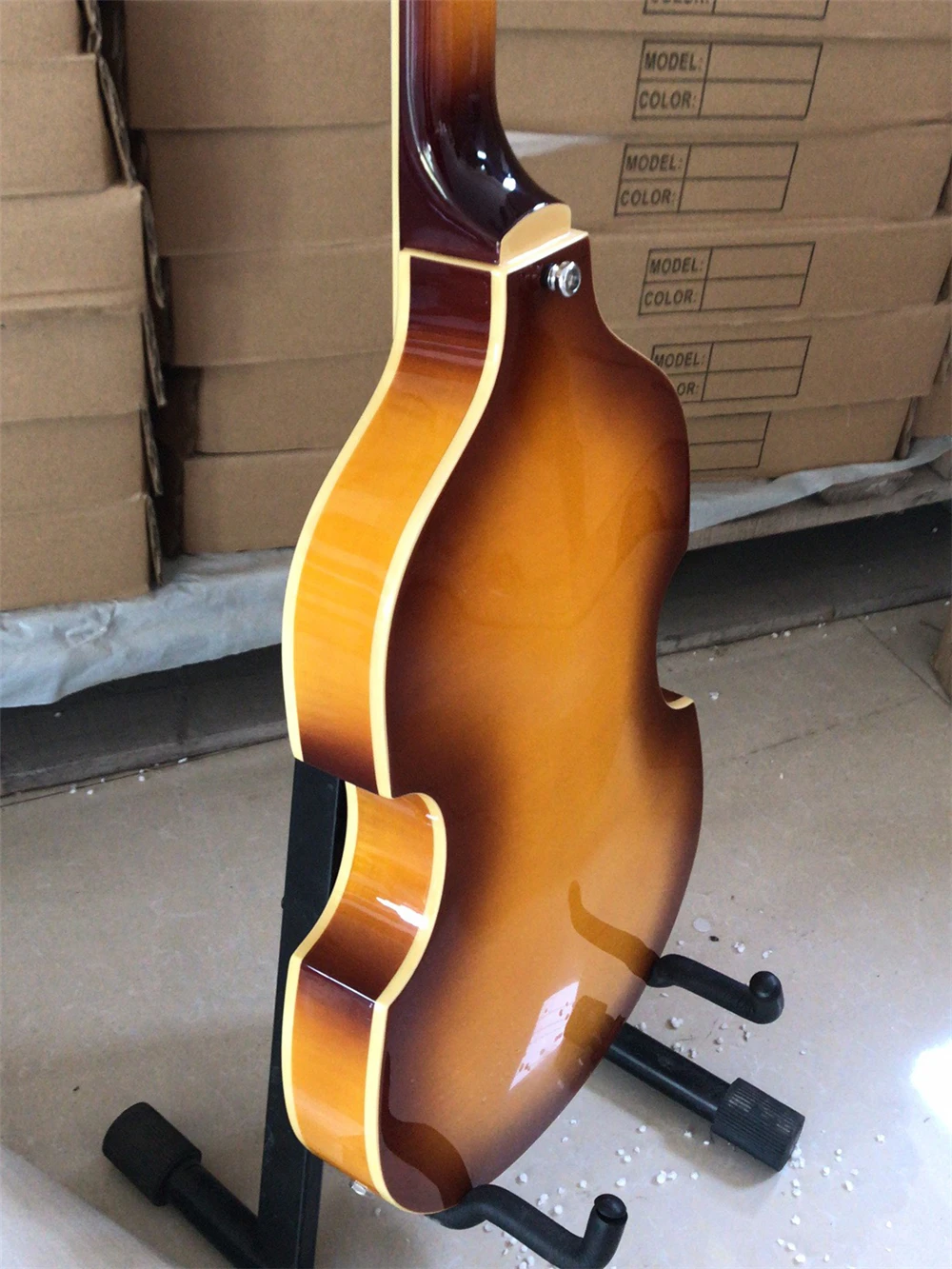 Большой высокого качества волнистого клена электрическая бас гитара