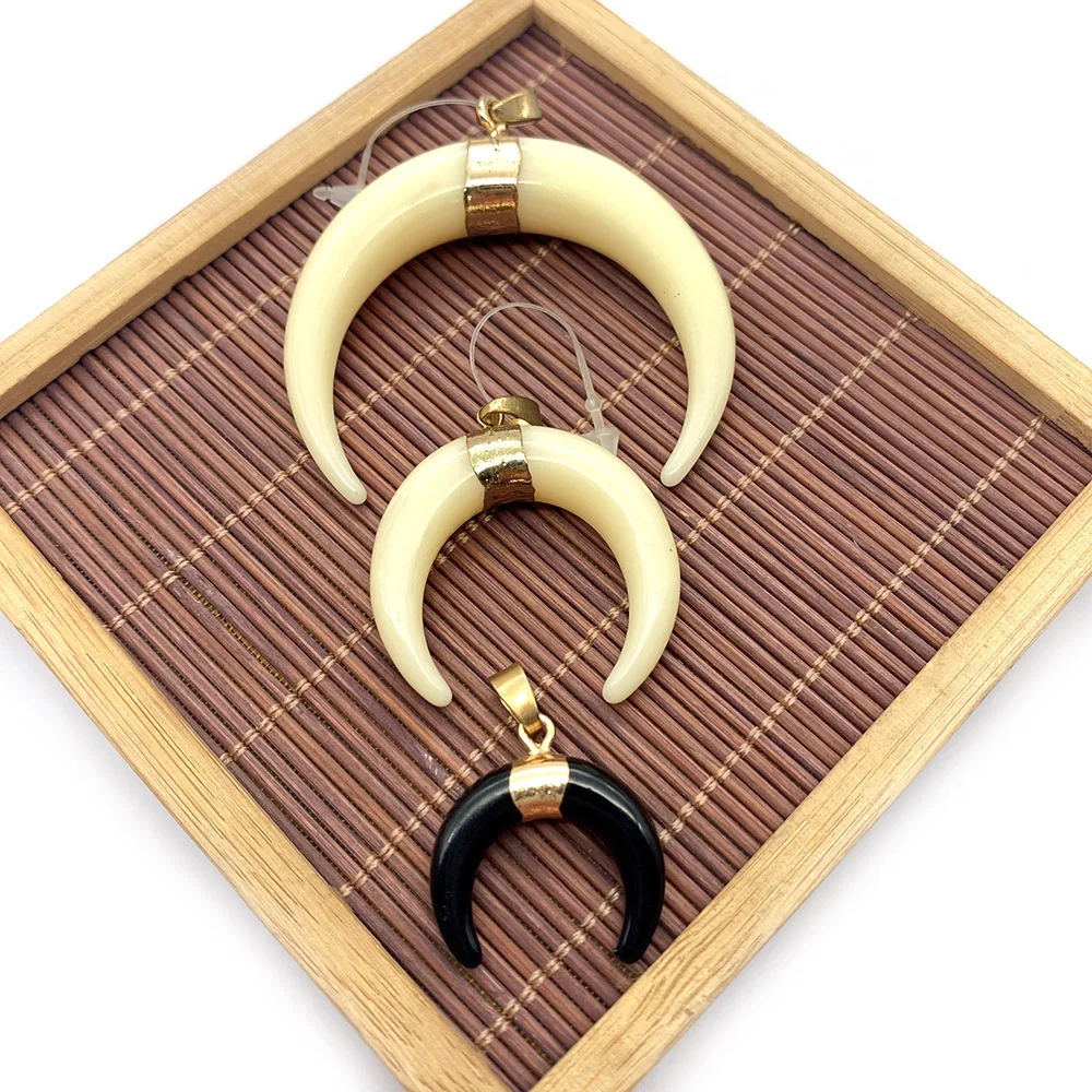 

Natural Stone Pendant Resin Ox Bone Black Shell Crescent Connector Electroplating Jewelry Personality Pendant Necklace Making