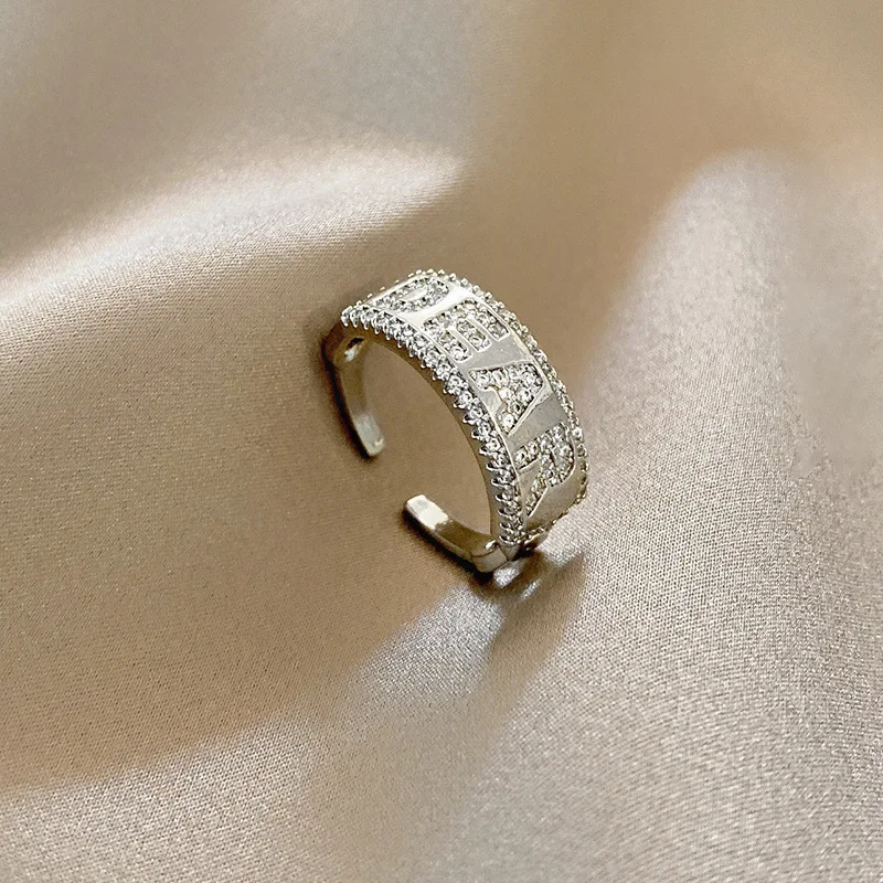 

HANGZHI 2021 NEW Simple and personalized letter crown ring ring with micro-inlaid zircon design opening adjustable bracelet