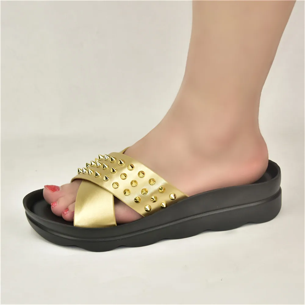 

2021 Slippers Summer Fashion Nigerian Lady's Shoes Decorated With Rivets Square Low Heels Women Pumps Wedding Sandals Bride