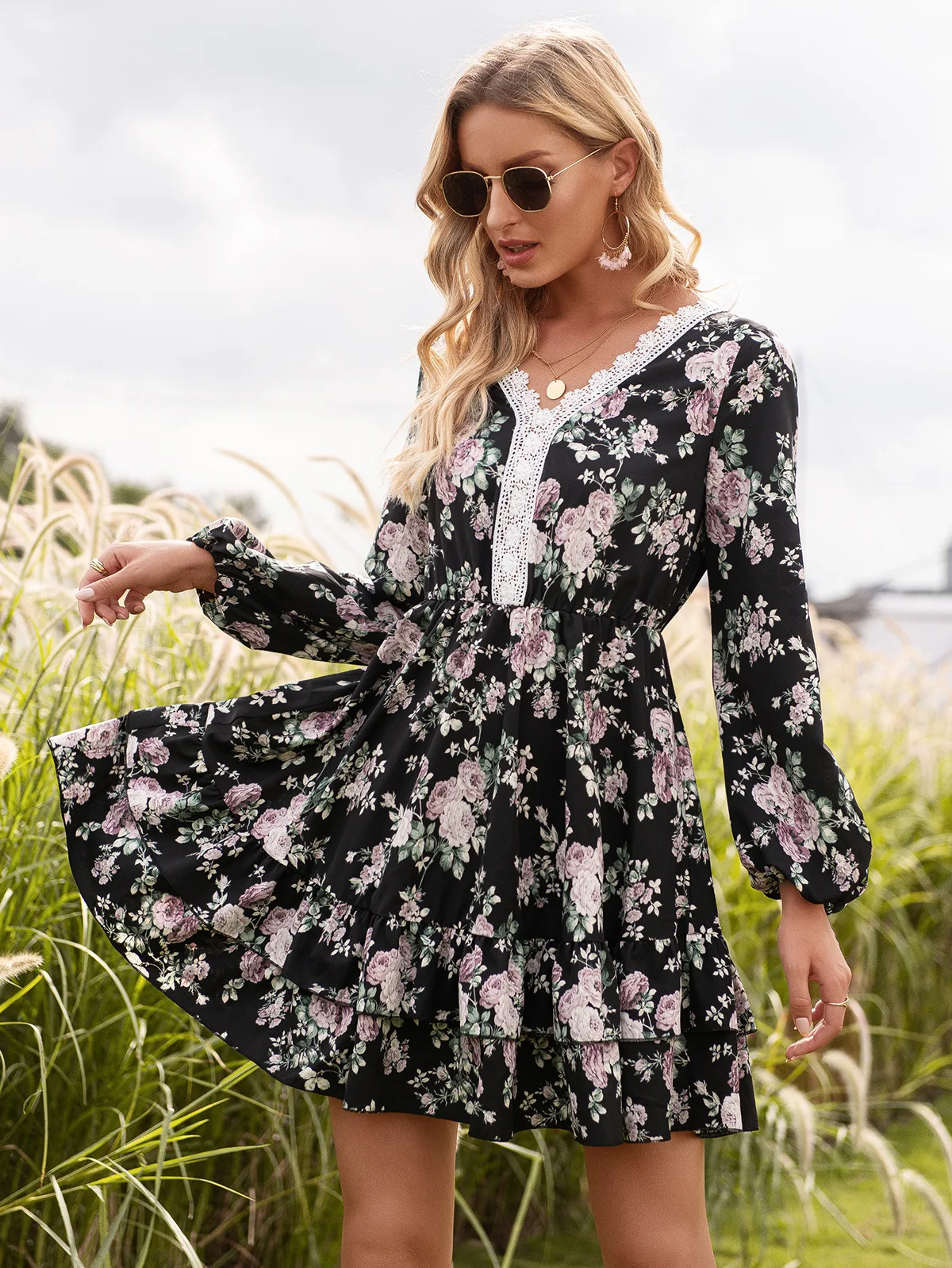 

Женское летнее платье с V-образным вырезом и длинным рукавом