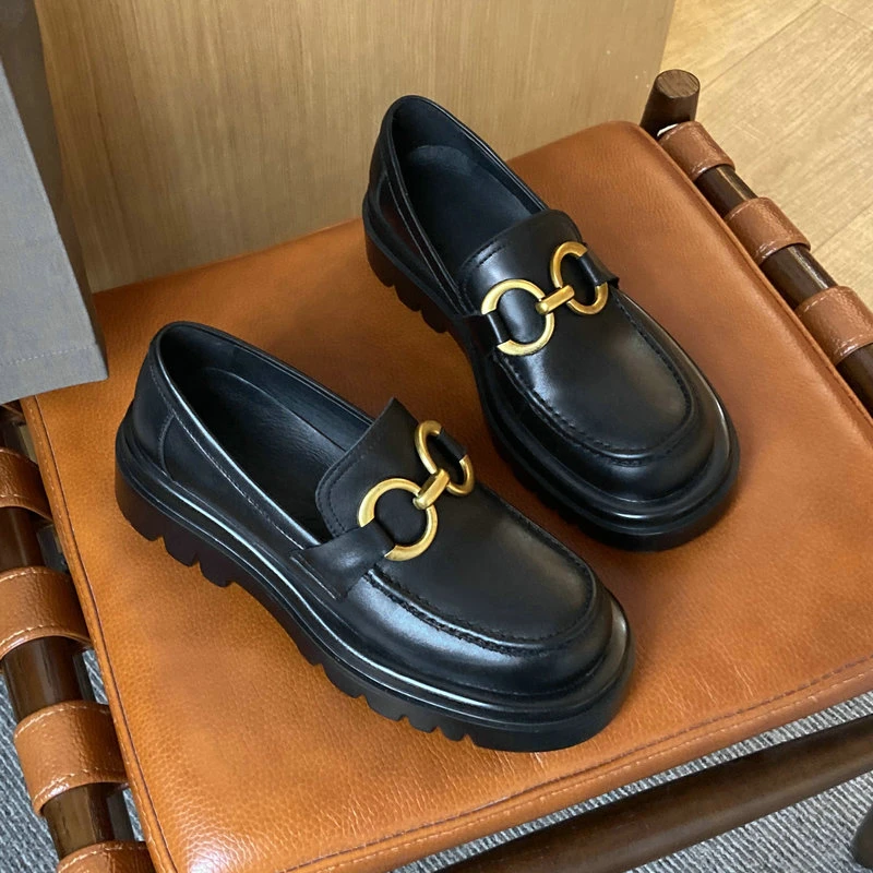 

Лоферы женские из воловьей кожи, массивная обувь на металлической цепочке, без застежки, с круглым носком, на плоской подошве, ручная работа,...