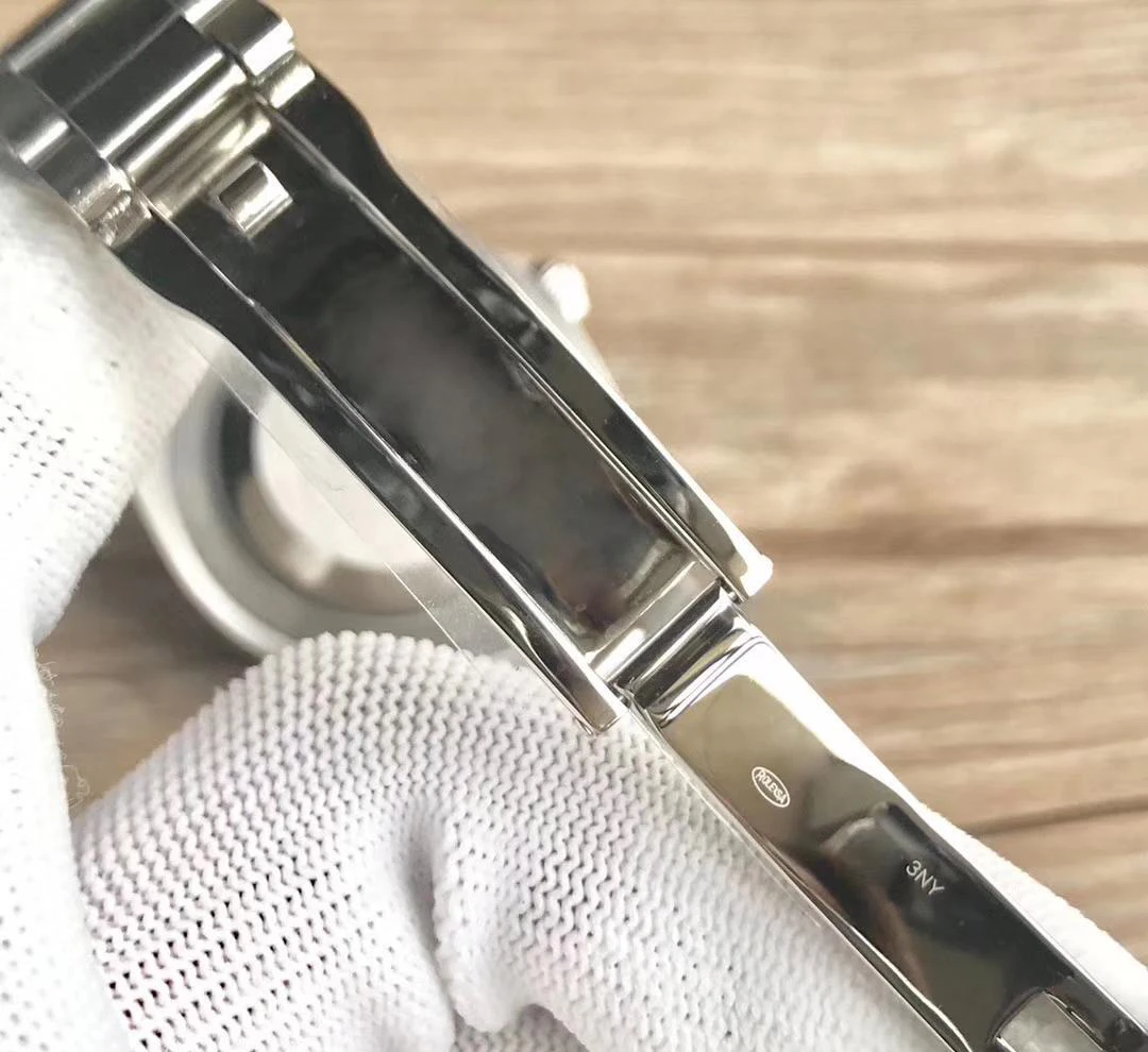 

AAA+Fashionable young men's high grade business wristwatch waterproof wristwatch high grade wristwatch